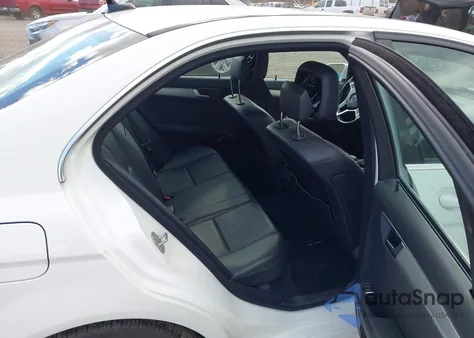 2013 Mercedes-Benz C 300 Sport 4Matic из США, поврежденный, VIN WDDGF8AB0DG144324